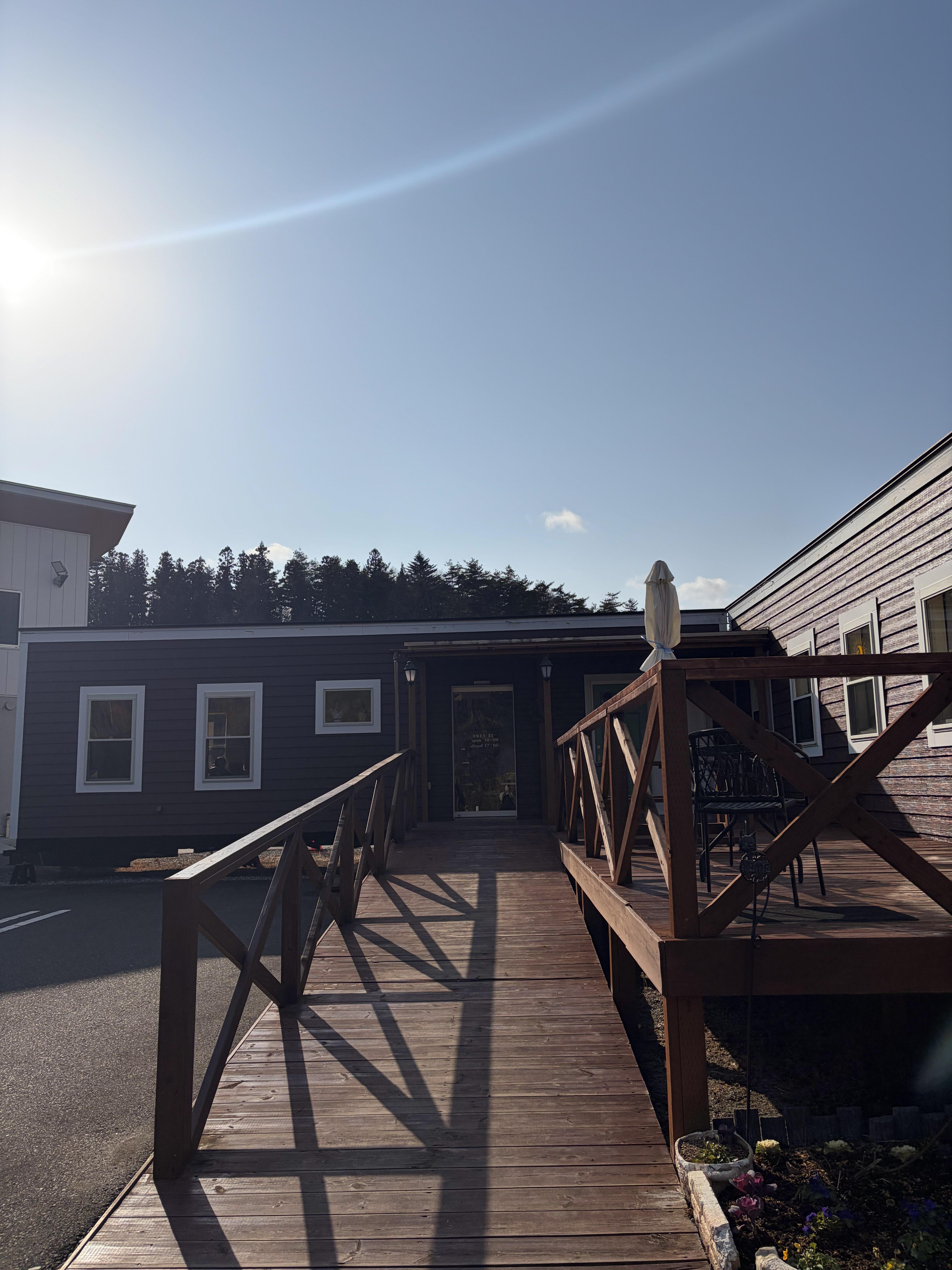 裏表紙_プレゼントコーナー_店舗外観写真